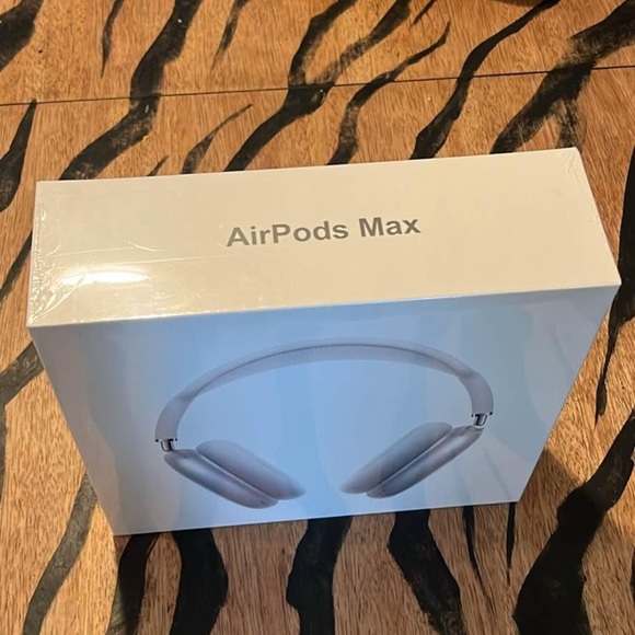 Apple AirPods Max - Silver - Picture 2 of 3